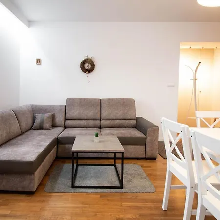 100m Od Plazy ギジツコ